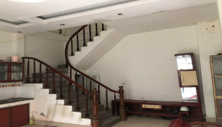 Cho thuê nhà ngõ LÀM VP, Ở GĐ, NHÓM 99 Định Công, chỉ 8.5 triệu 40m2 x 5 tầng, 4 ngủ, 4 WC